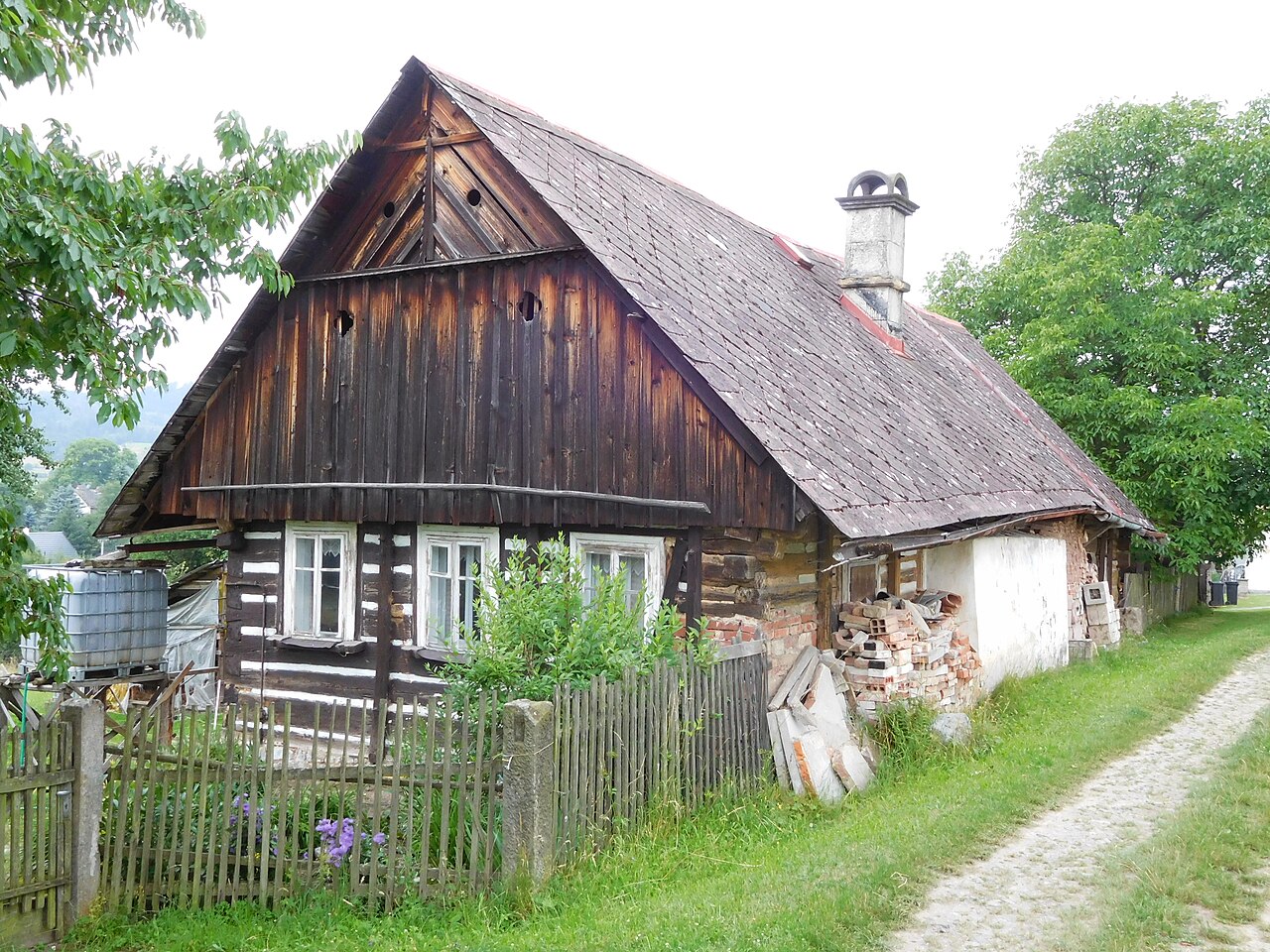 Dzisiejszy widok – Domy čp. 14 a 77
