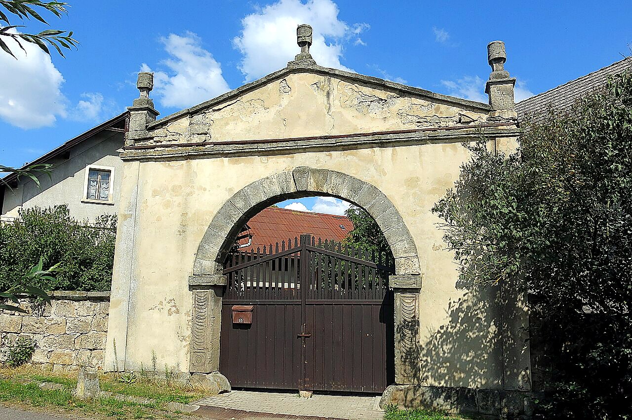
<span>Brána usedlosti čp. 47</span>
