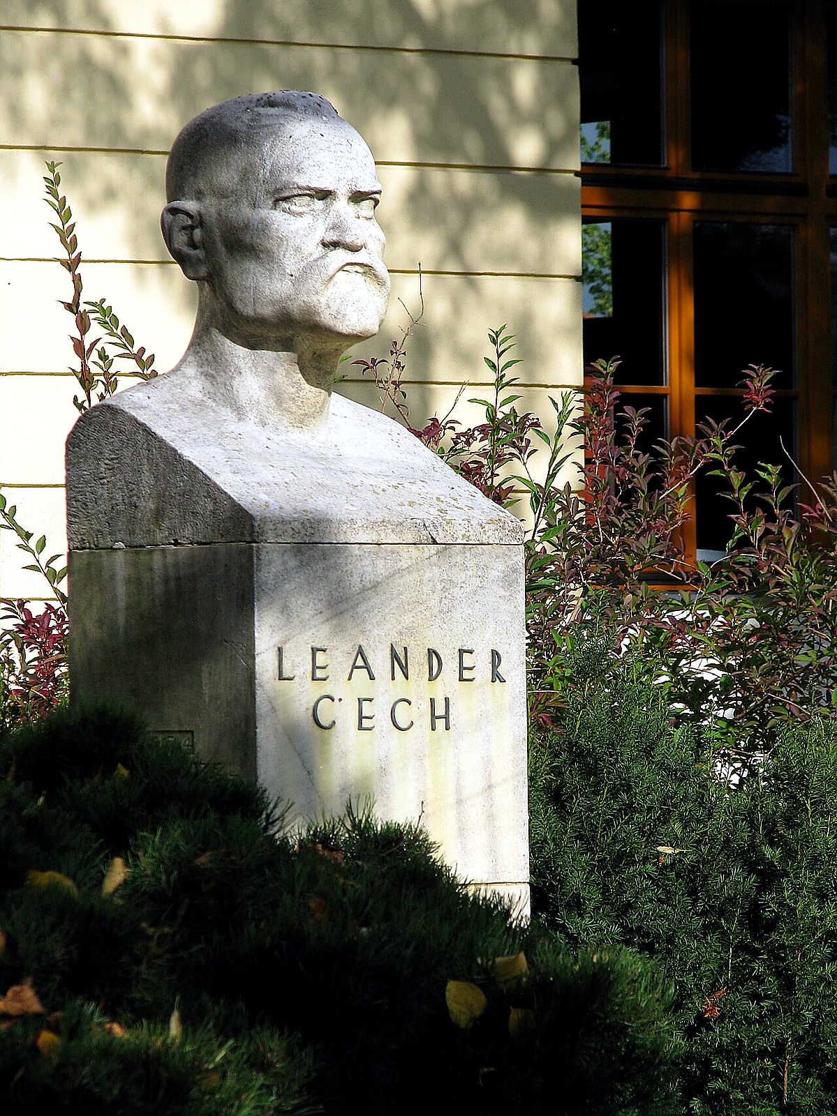 Busta Leandra Čecha