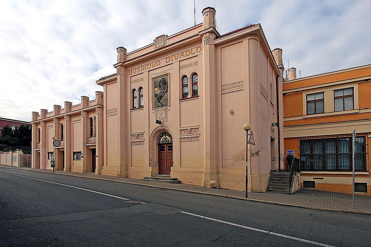 
<span>Dusíkovo divadlo</span>
