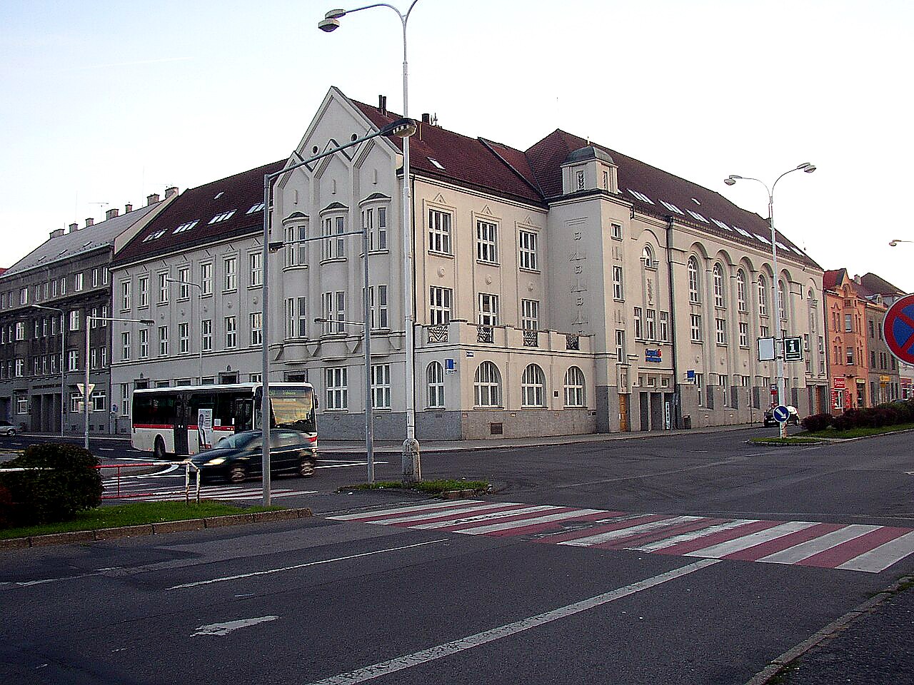 
<span>Hornický - Lidový dům</span>
