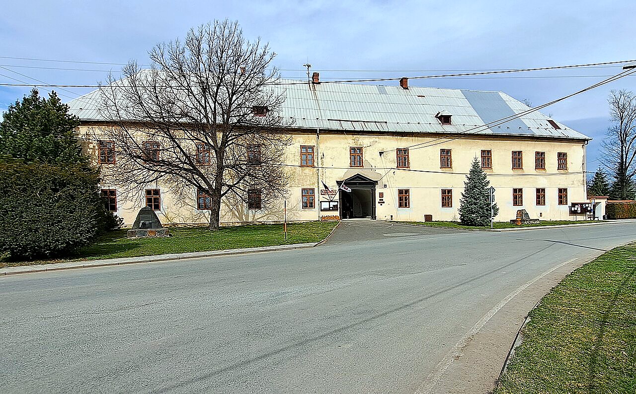 
<span>Zámek Jezdkovice</span>
