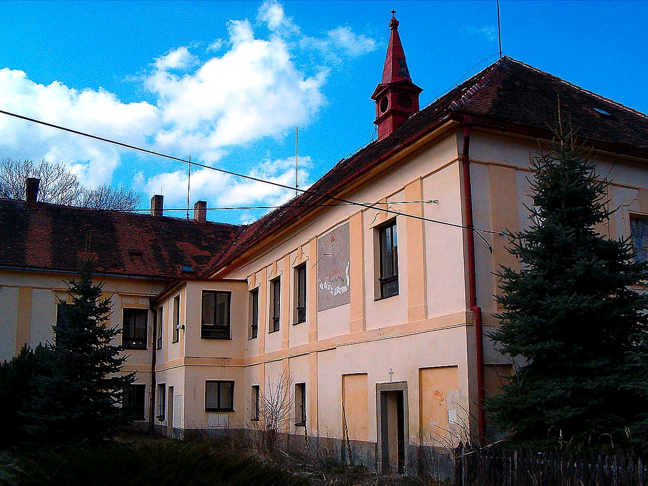 
<span>Zámek Lažany</span>
