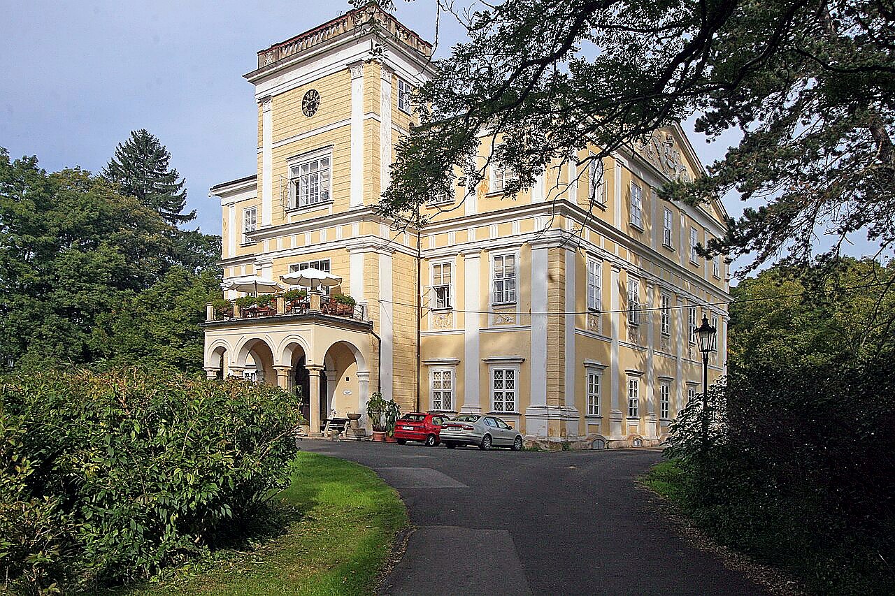 
<span>Zámek Milíčeves</span>
