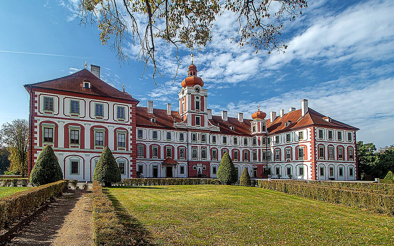 
<span>Zámek Mnichovo Hradiště</span>

