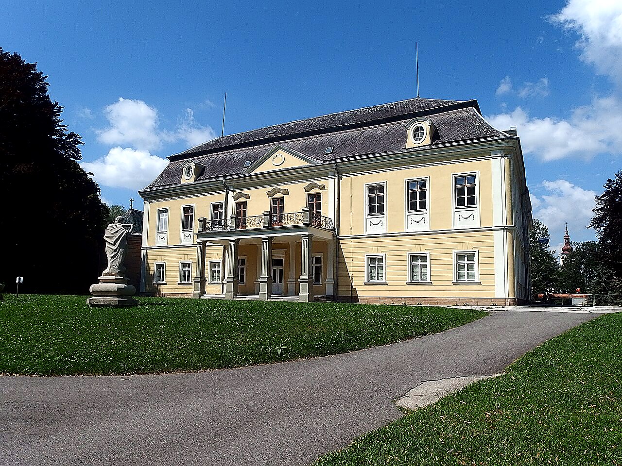 
<span>Zámek Paskov</span>
