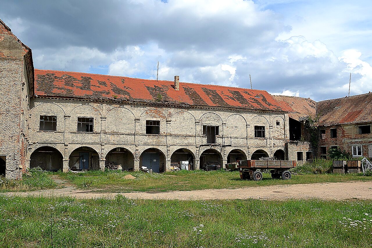 
<span>Zámek Pouzdřany</span>
