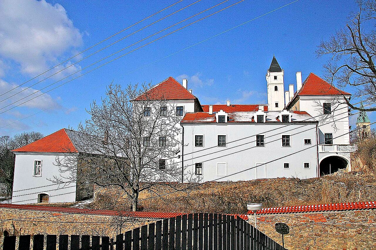 
<span>Zámek Zásmuky</span>
