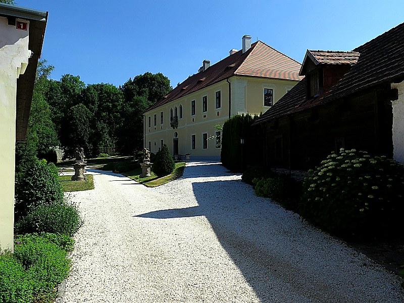 
<span>Zámek Životice</span>
