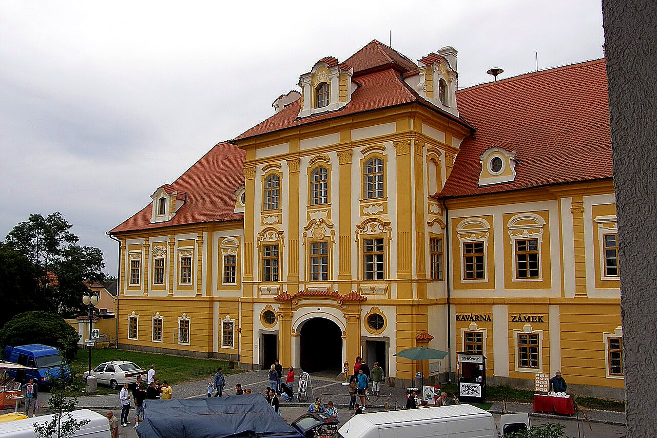 
<span>zámek Borovany</span>
