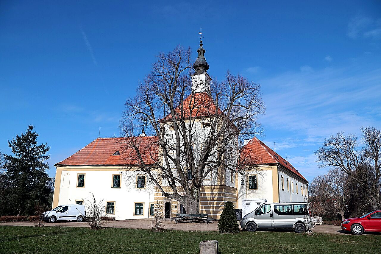 
<span>zámek Budkov</span>
