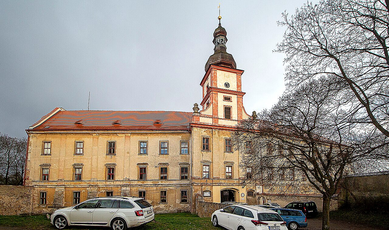 
<span>zámek Bělá pod Bezdězem</span>
