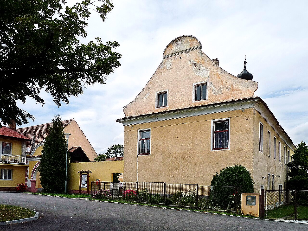 
<span>zámek Doubravice</span>
