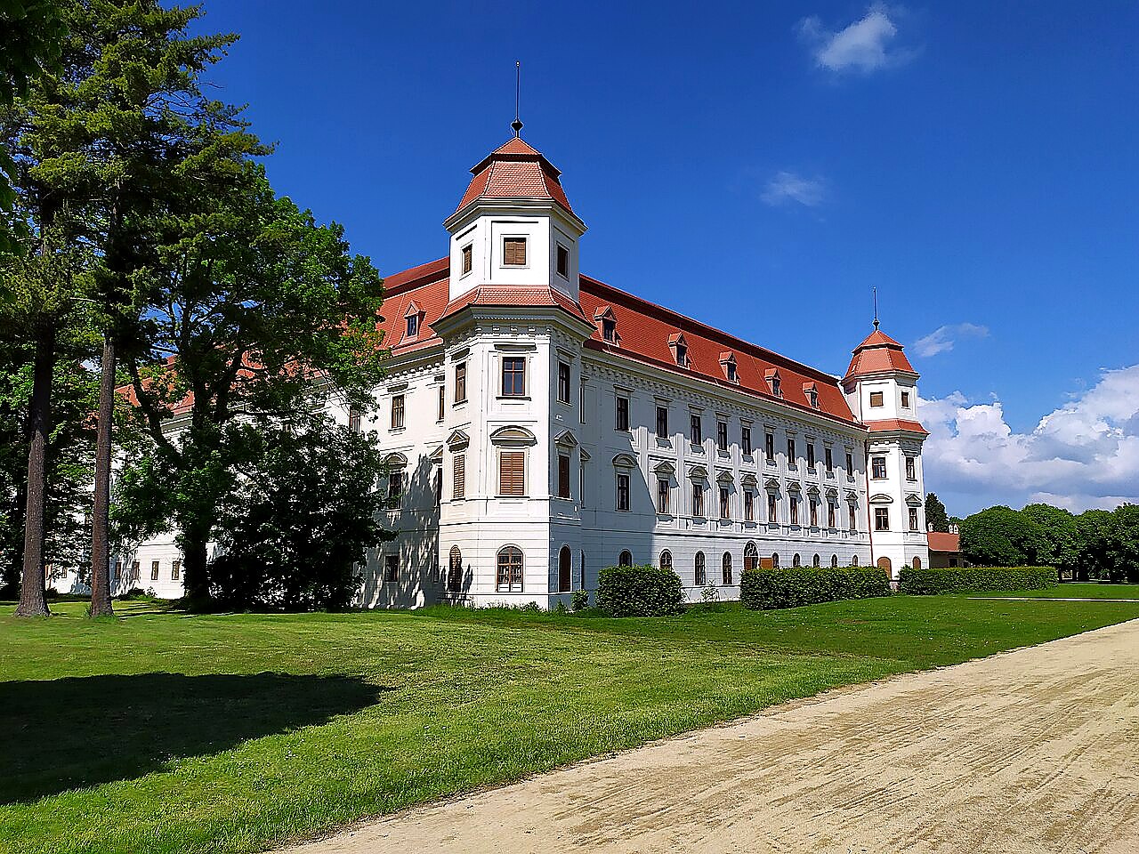 
<span>zámek Holešov</span>
