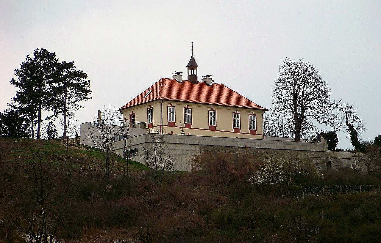 
<span>zámek Jabloňka</span>
