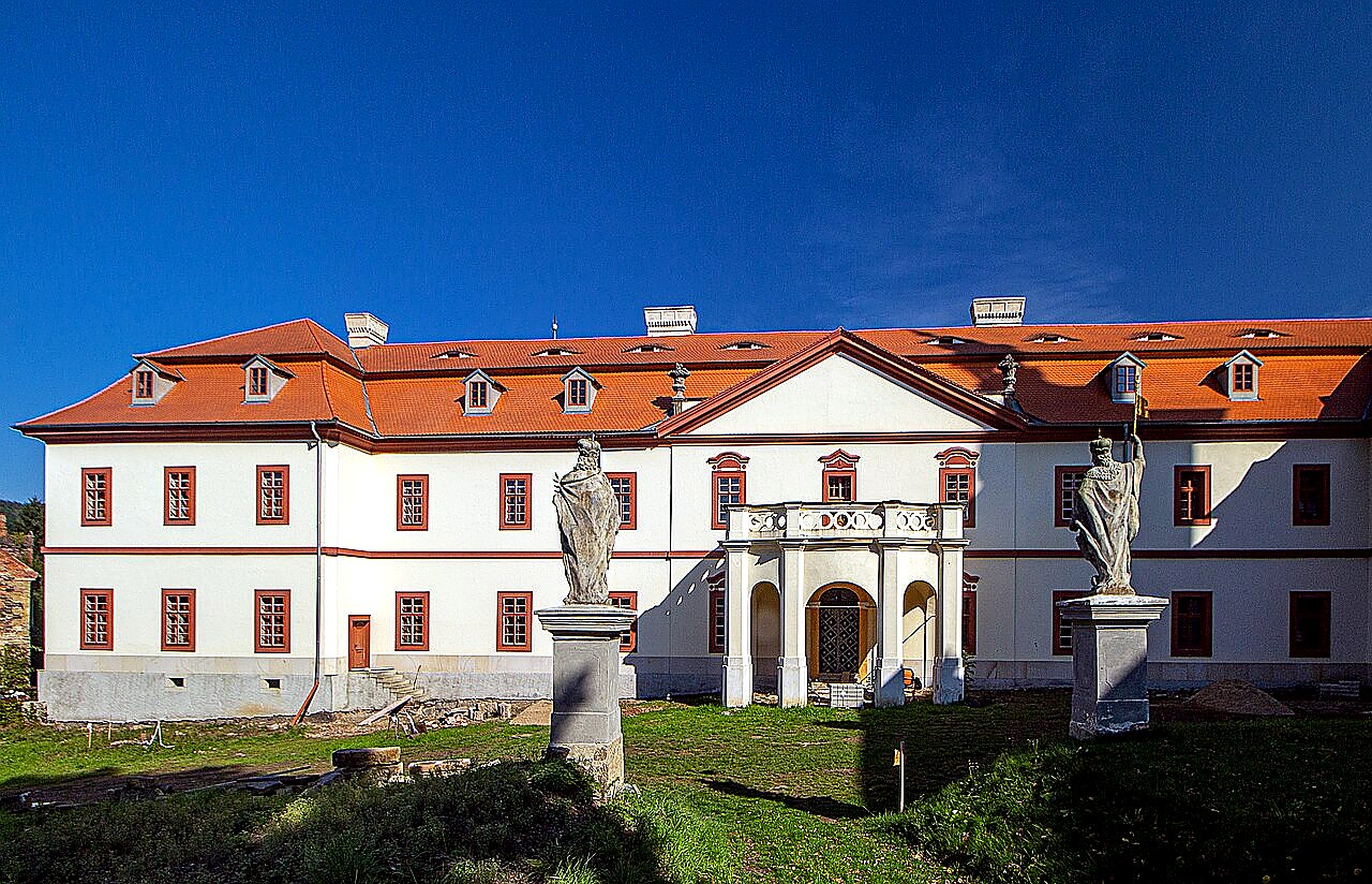 
<span>zámek Konojedy</span>
