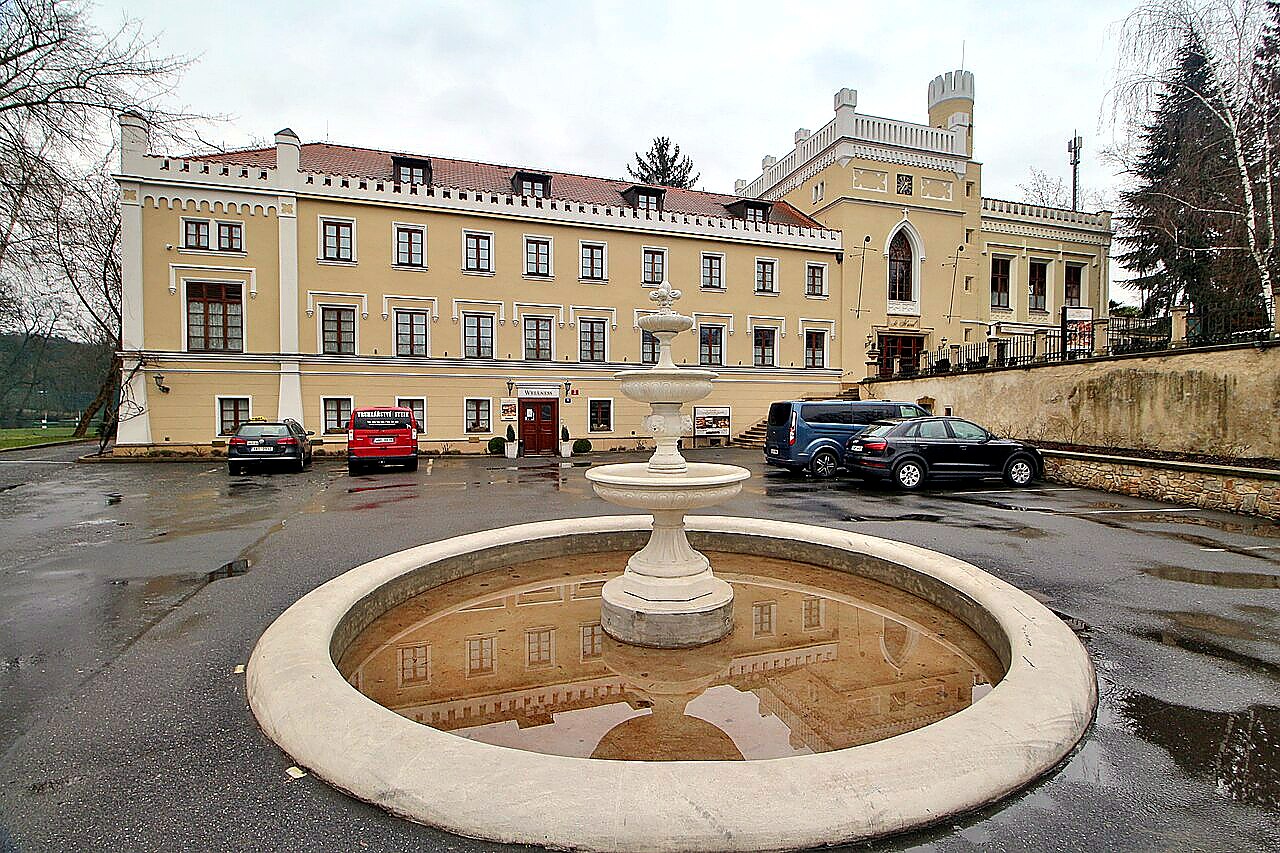 
<span>zámek Krč</span>
