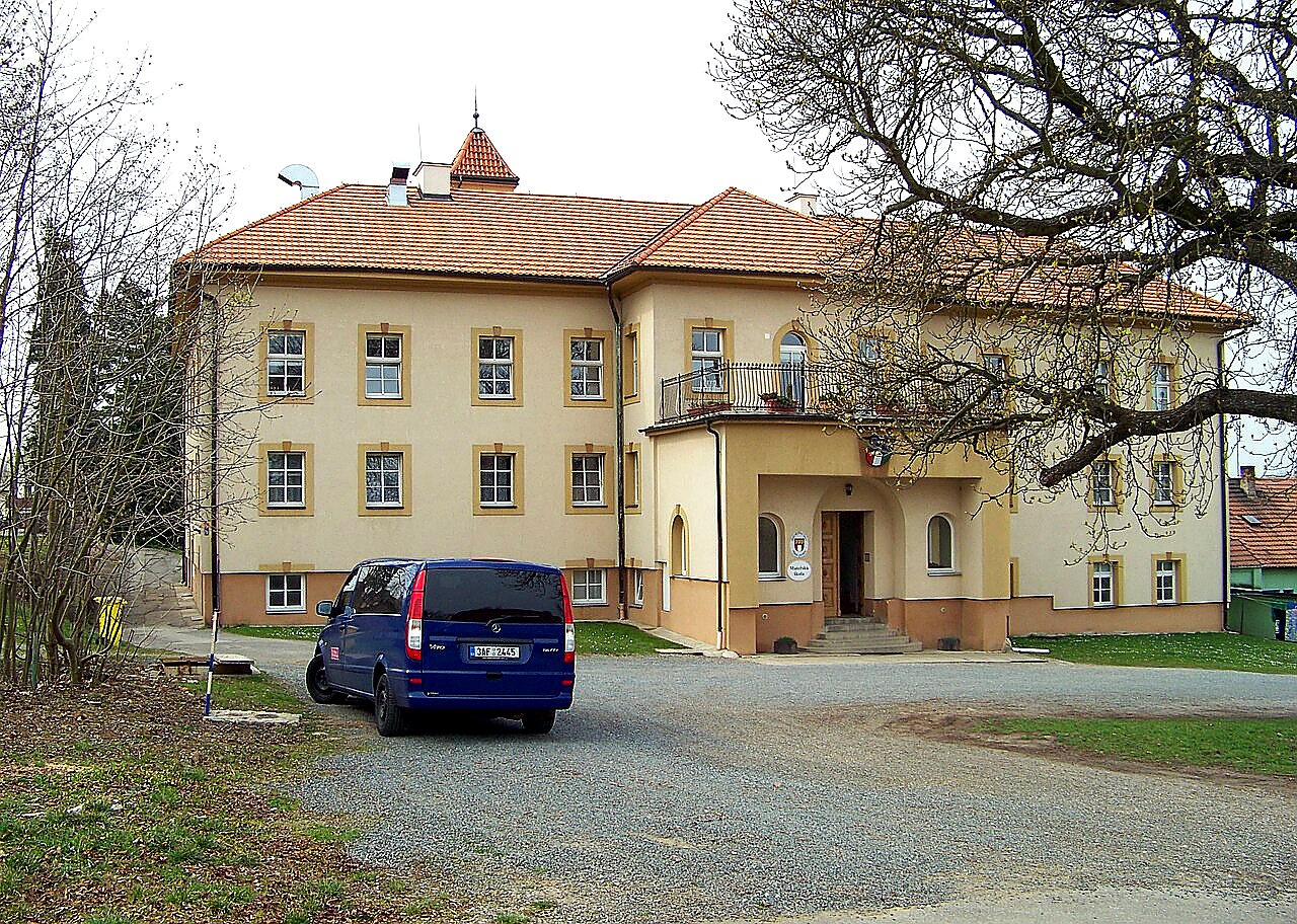 
<span>zámek Lochkov</span>
