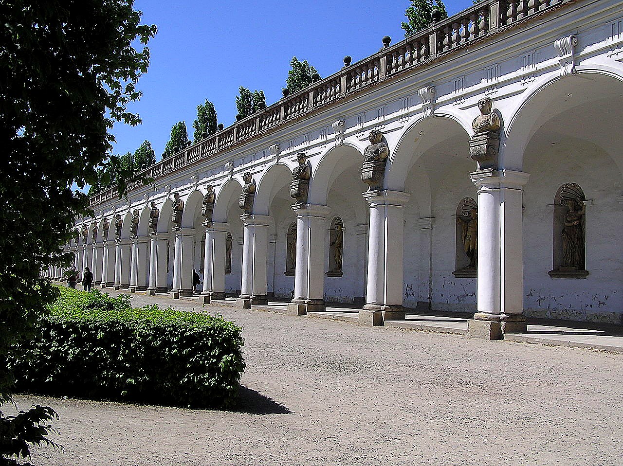 
<span>Kolonáda v Květné zahradě</span>
