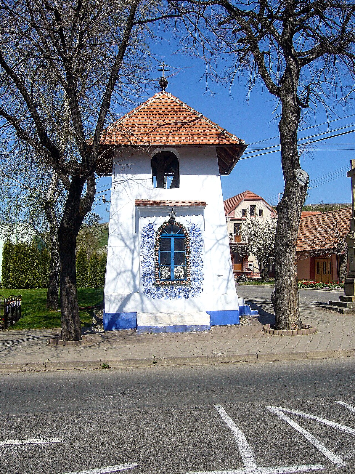 
<span>Návesní zvonice v Louce</span>

