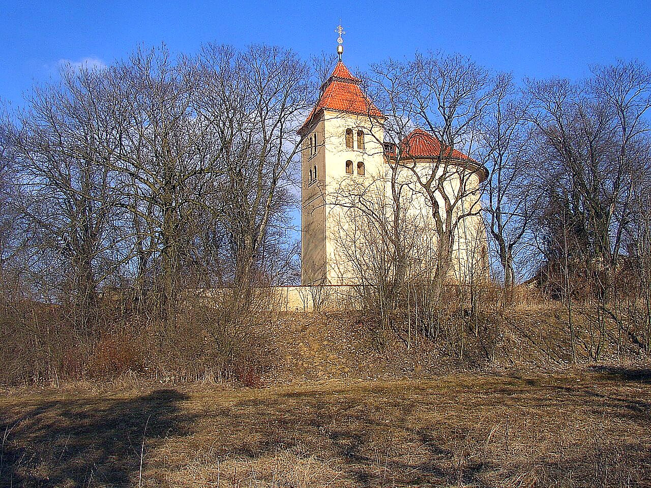 
<span>Rotunda svatého Petra a Pavla (Kováry)</span>
