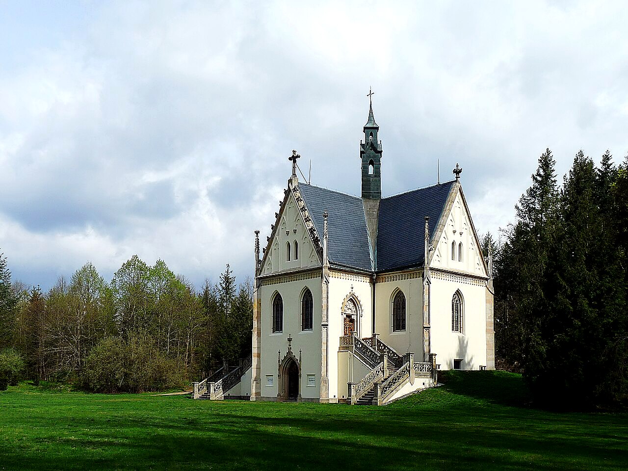 
<span>Schwarzenberská hrobka v Orlíku nad Vltavou</span>
