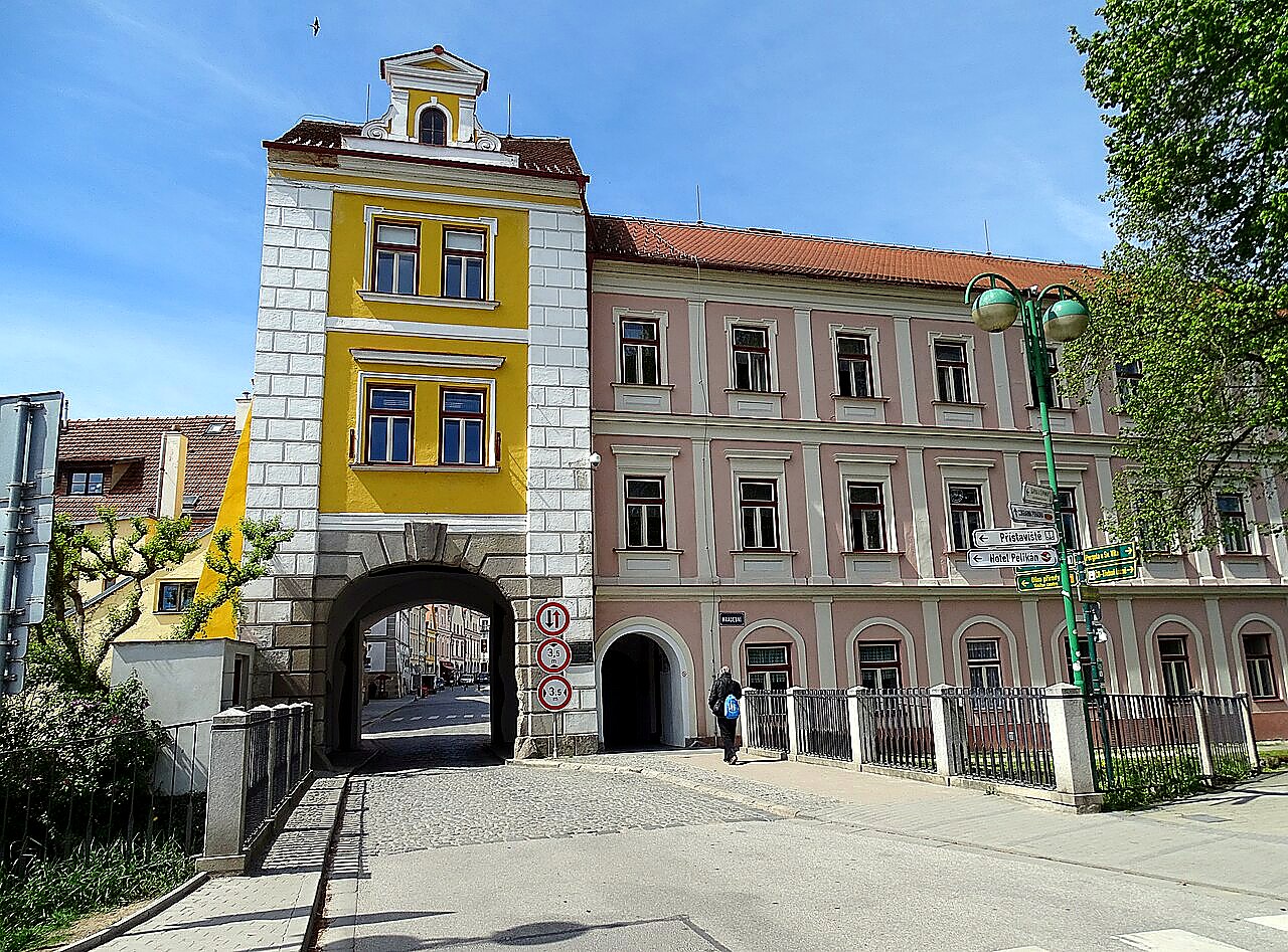 
<span>Hradecká brána (Třeboň)</span>
