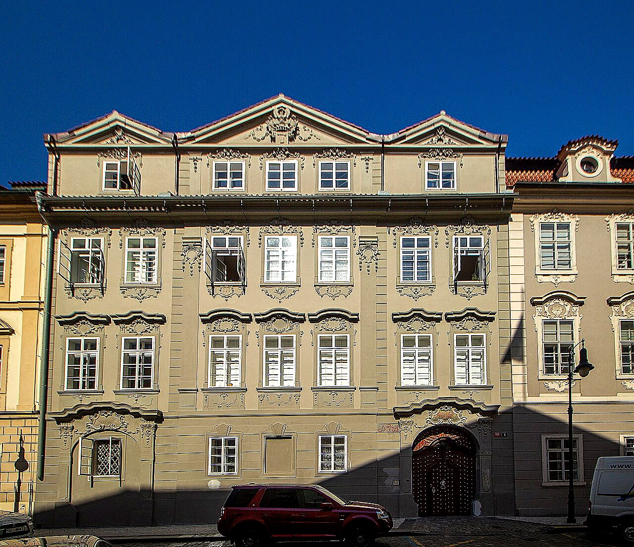 
<span>Palác Lažanských ve Sněmovní</span>
