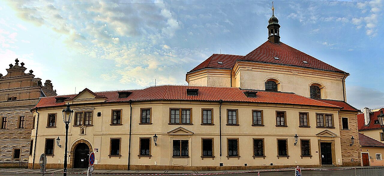 
<span>Klášter bosých karmelitánek</span>
