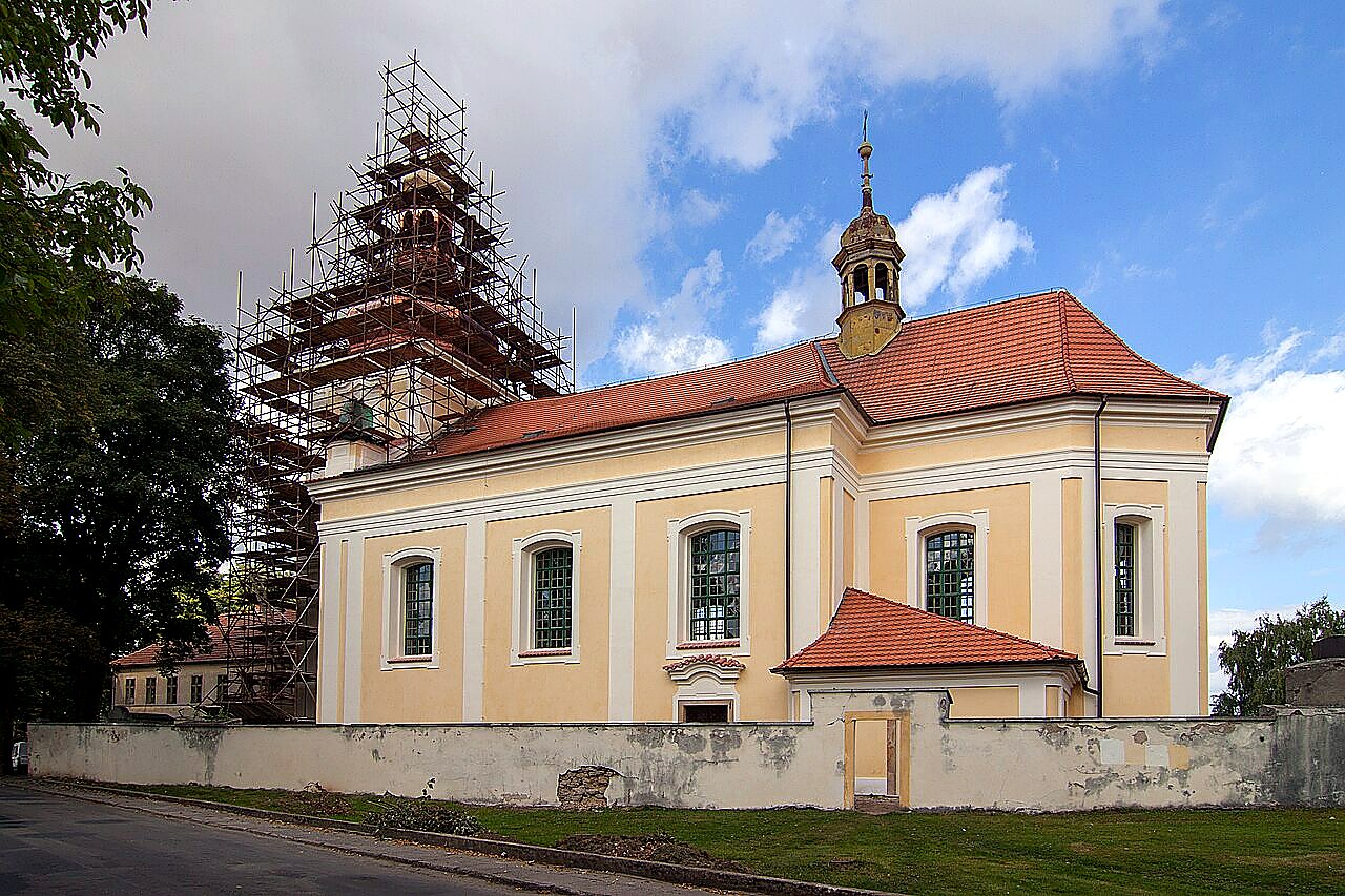 
<span>Kostel Nanebevzetí Panny Marie (Chorušice)</span>
