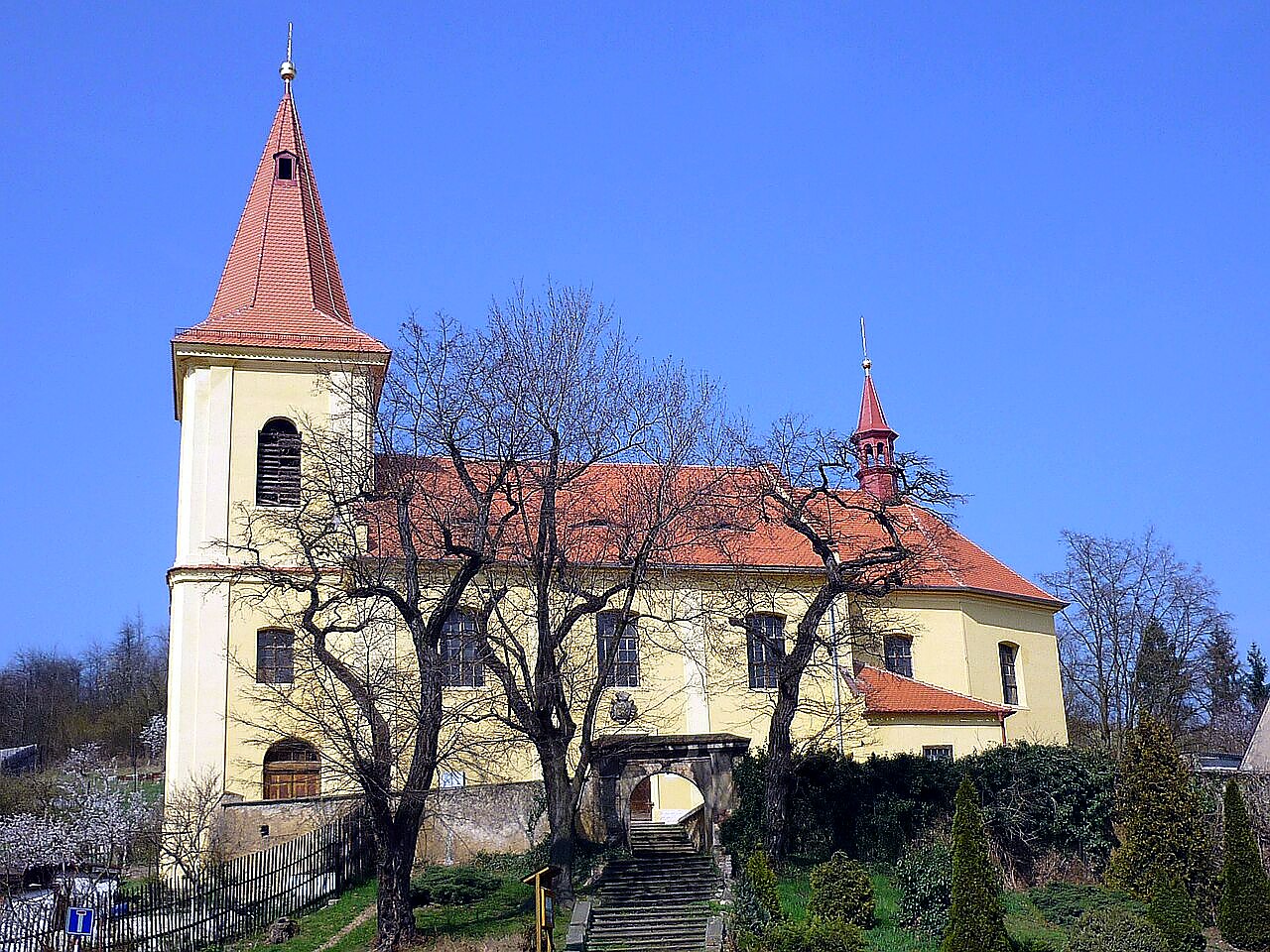 
<span>Kostel Nanebevzetí Panny Marie (Libořice)</span>
