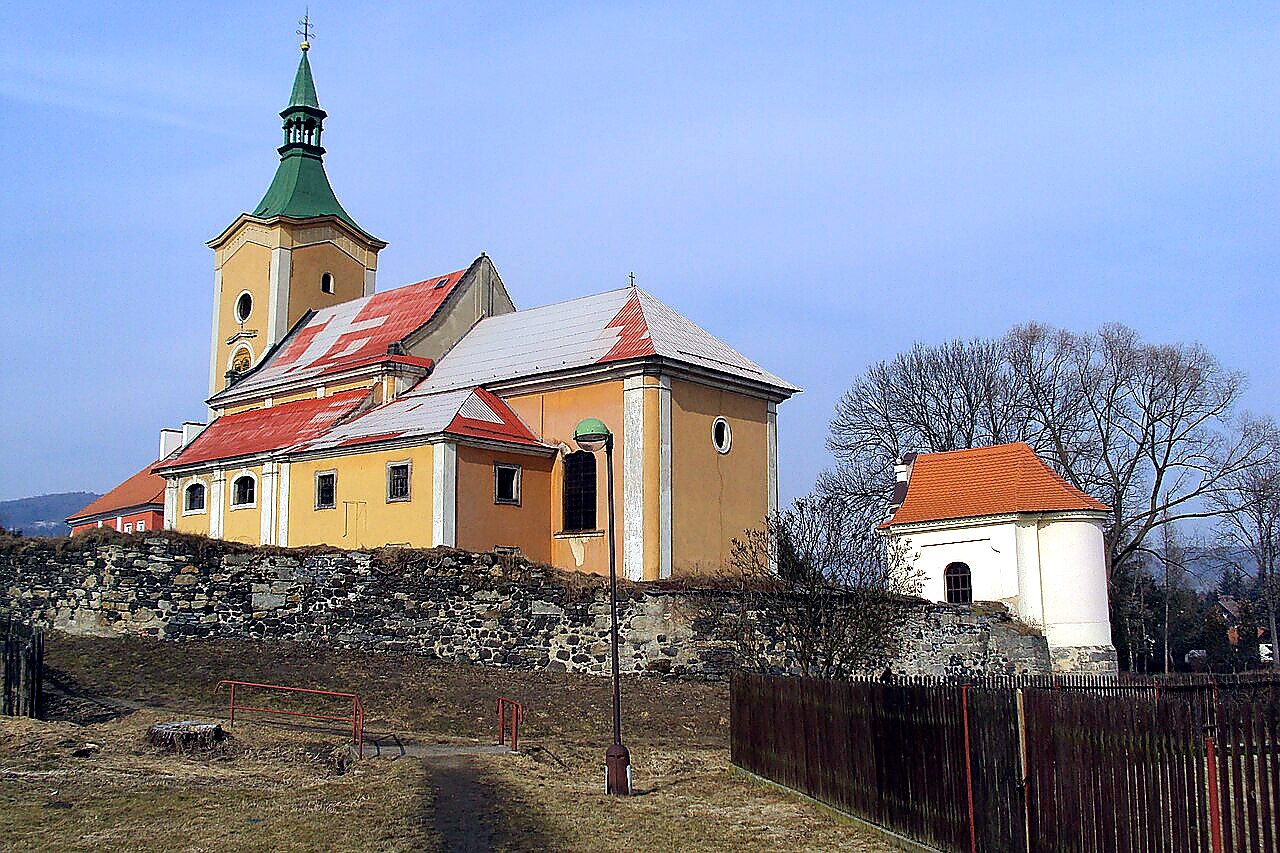 
<span>Kostel Narození Panny Marie v Kravařích</span>
