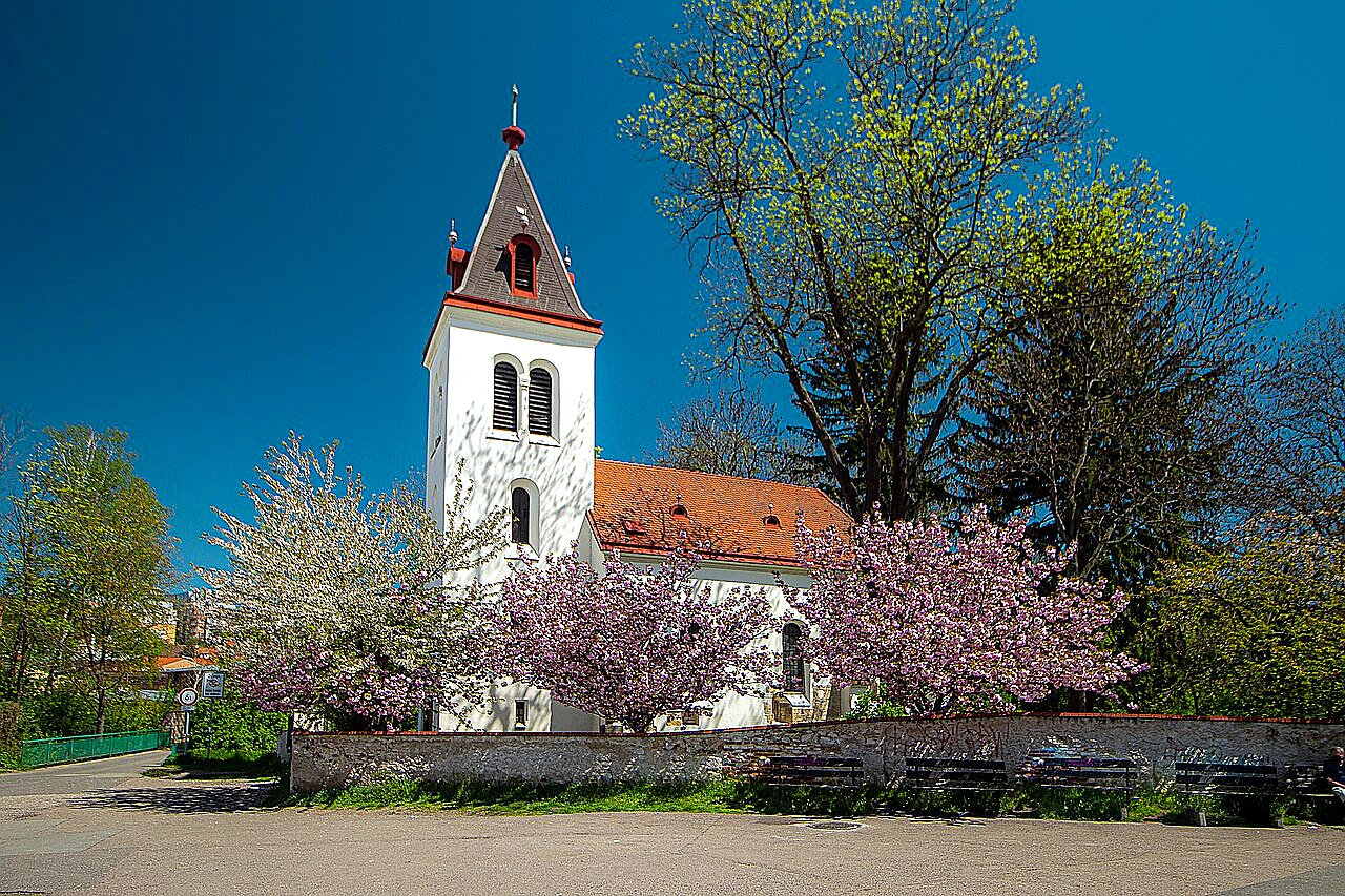 
<span>Kostel Narození Panny Marie v Záběhlicích</span>

