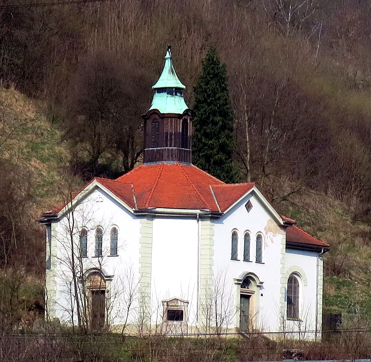 
<span>Kostel Narození svatého Jana Křtitele (Roztoky)</span>
