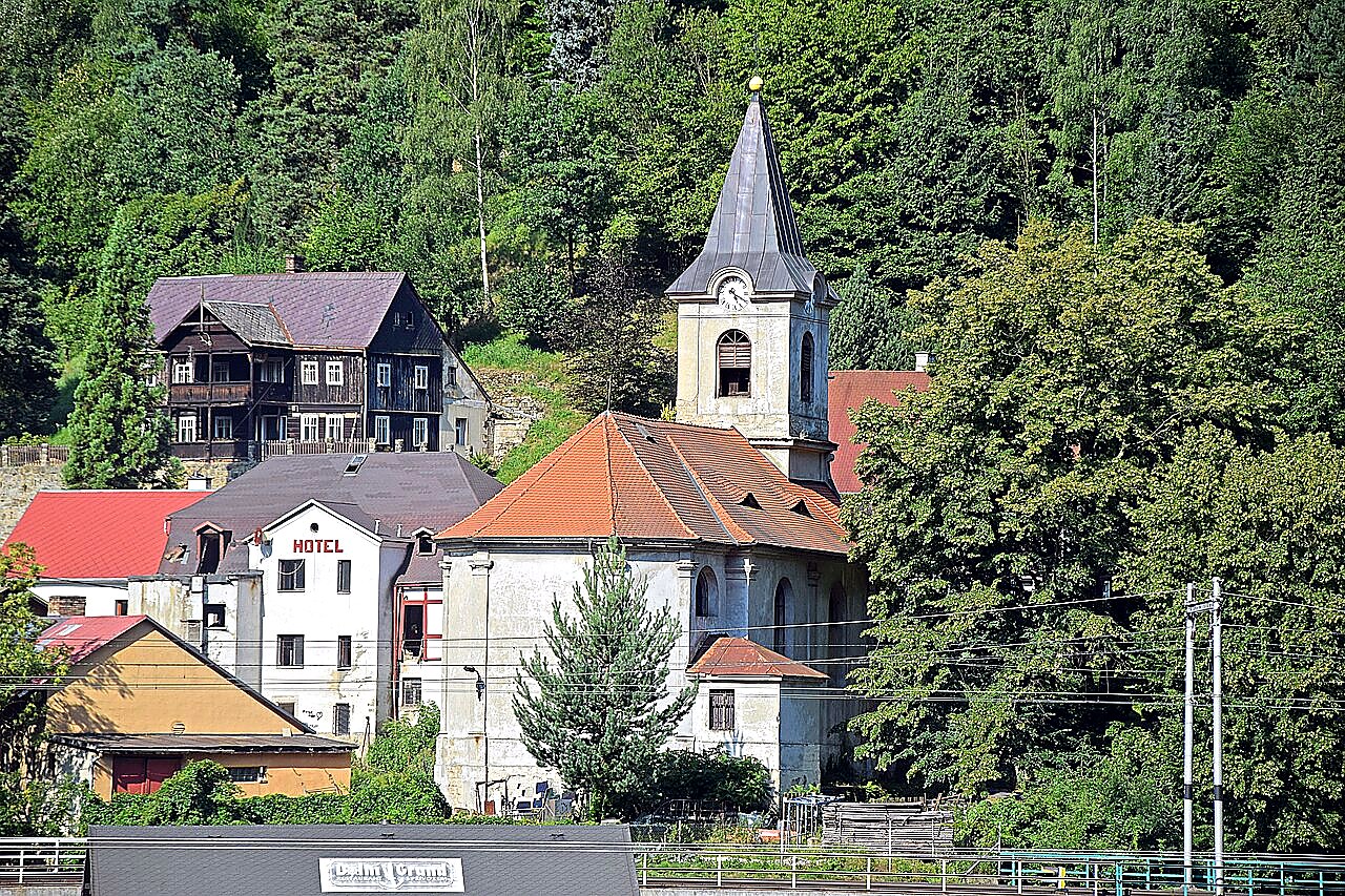 
<span>Kostel Nejsvětější Trojice (Děčín XIV-Dolní Žleb)</span>

