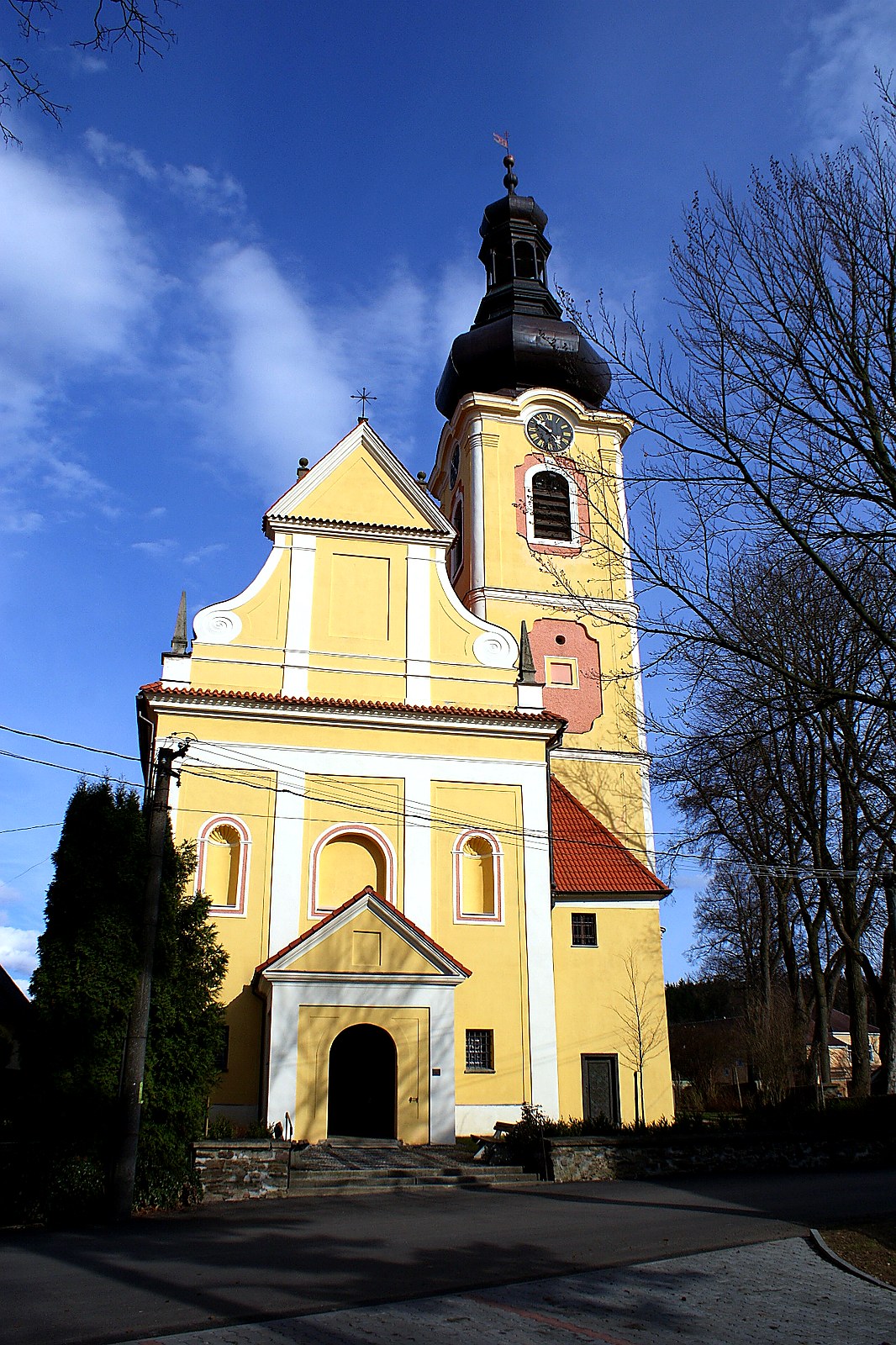 
<span>Kostel Nejsvětější Trojice (Chýnov)</span>
