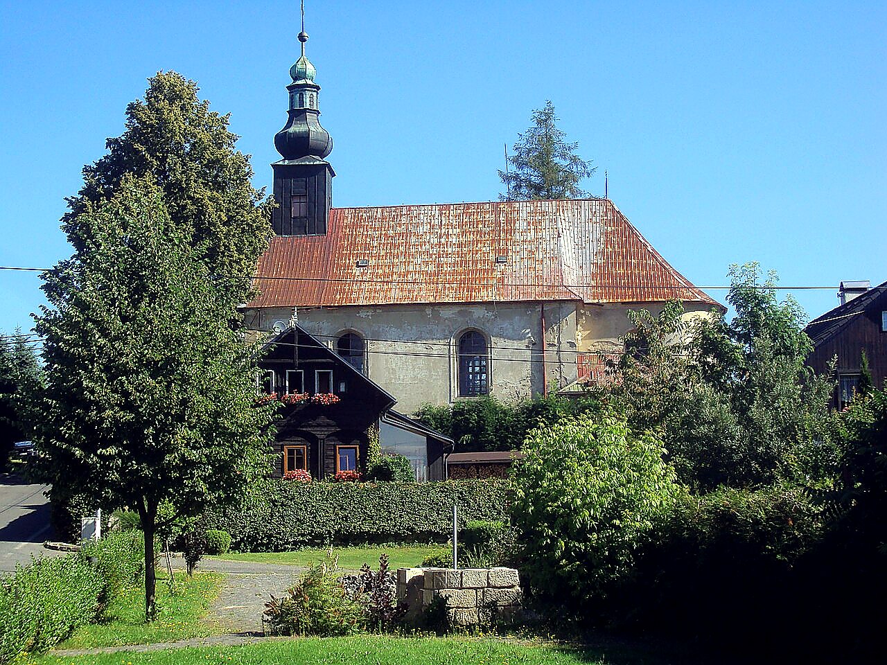 
<span>Kostel Nejsvětější Trojice (Petrovice)</span>
