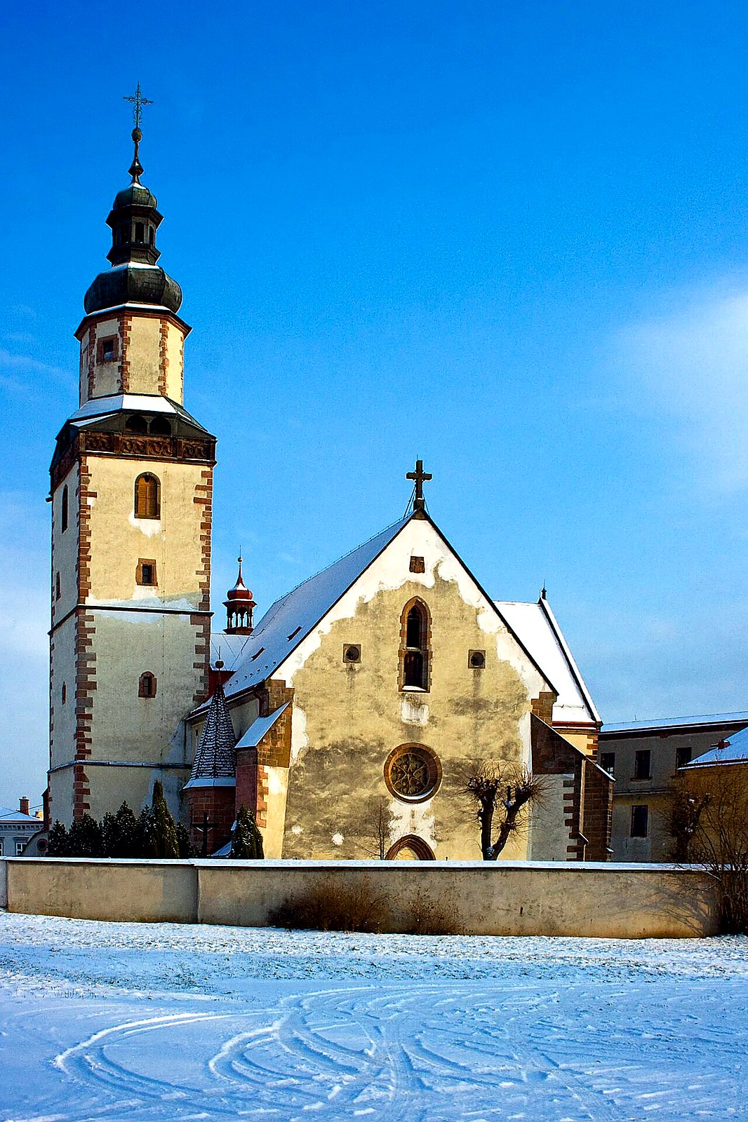 
<span>Kostel Nejsvětější Trojice (Hostinné)</span>
