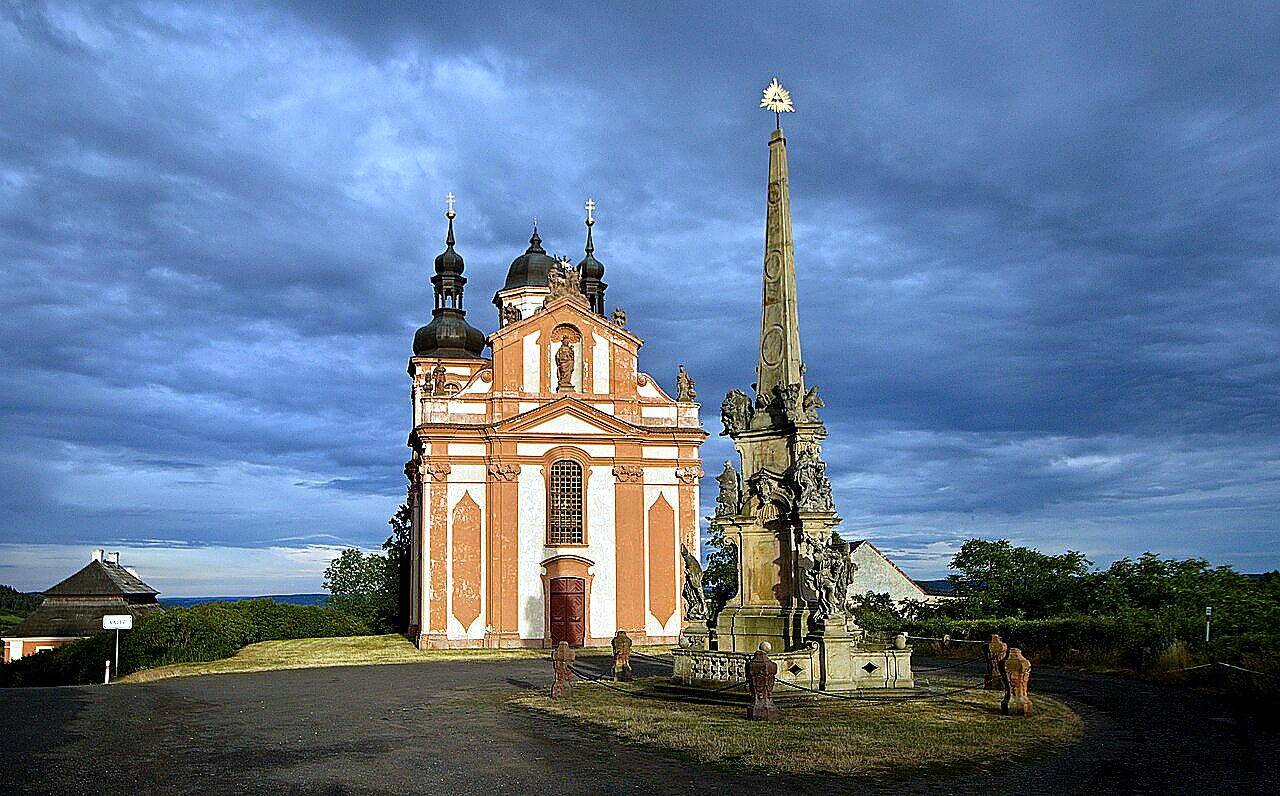 
<span>Kostel Nejsvětější Trojice ve Valči</span>
