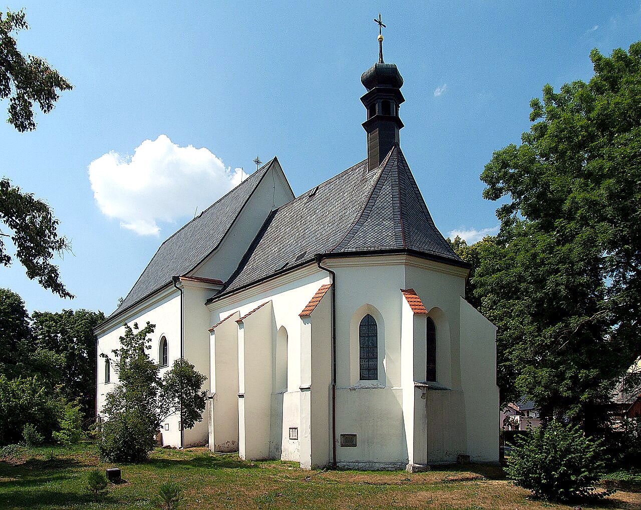 
<span>Kostel Povýšení svatého Kříže (Bělá pod Bezdězem)</span>
