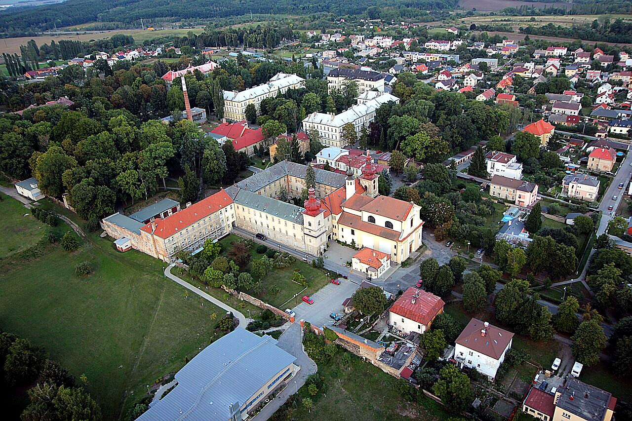 
<span>Kostel Povýšení svatého Kříže (Kosmonosy)</span>
