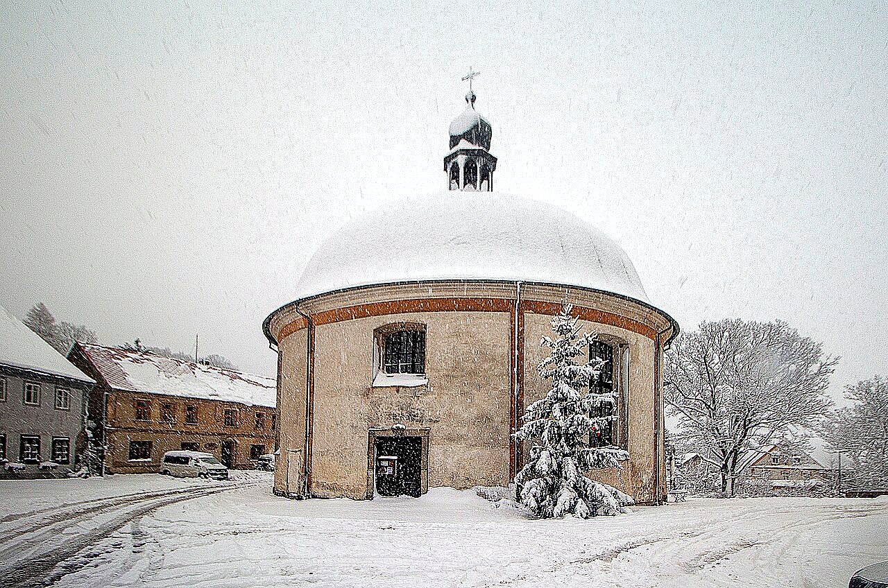 
<span>Kostel Povýšení svatého Kříže v Levíně</span>
