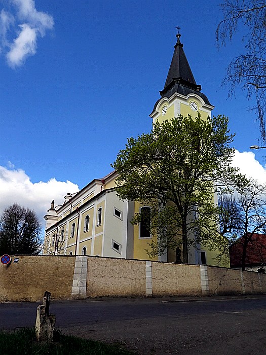 
<span>Kostel Všech svatých (Libochovice)</span>
