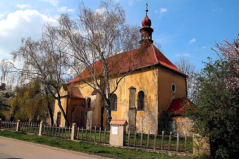 
<span>Kostel svatého Bartoloměje s farou</span>
