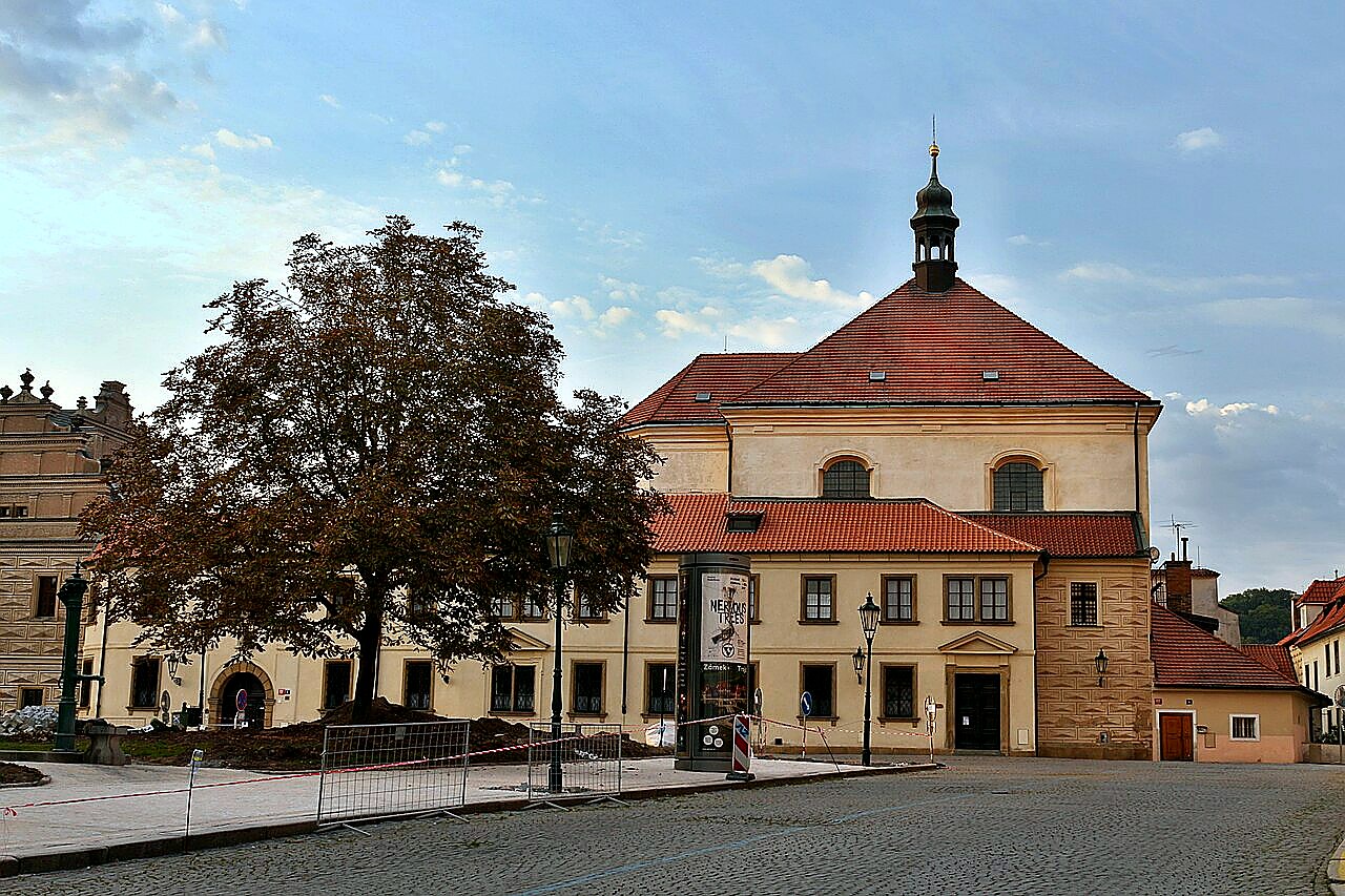 
<span>Kostel svatého Benedikta (Hradčany)</span>
