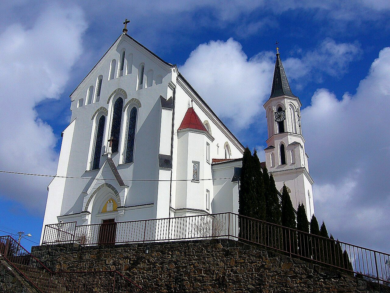 
<span>Kostel svatého Cyrila a Metoděje (Březová)</span>
