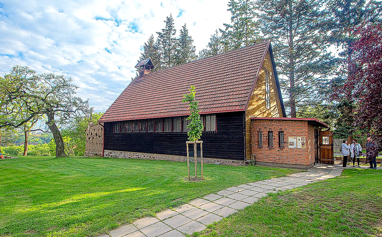 
<span>Kostel svatého Františka z Assisi v Praze-Krči</span>
