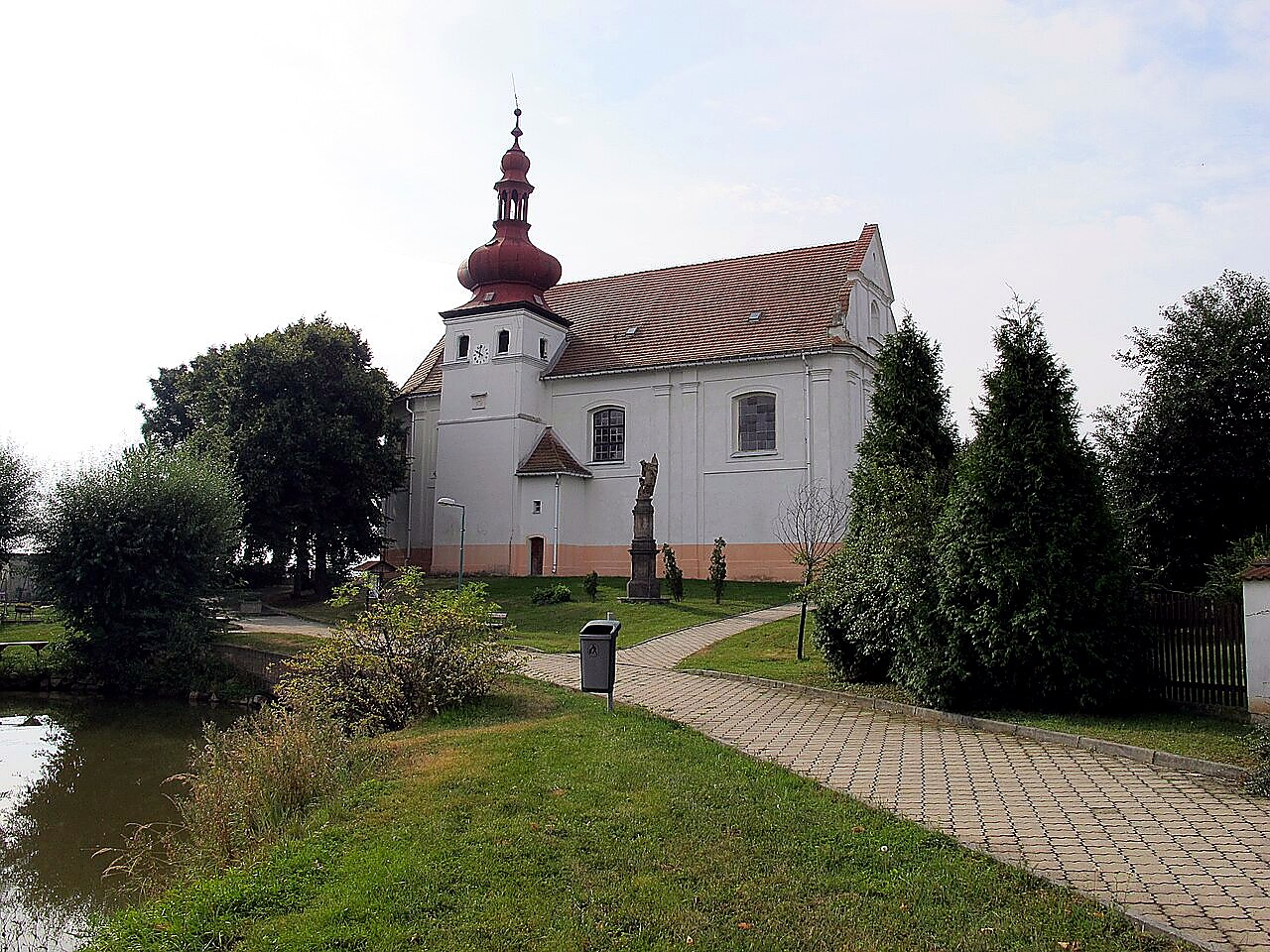 
<span>Kostel svatého Jana Evangelisty (Malé Březno)</span>
