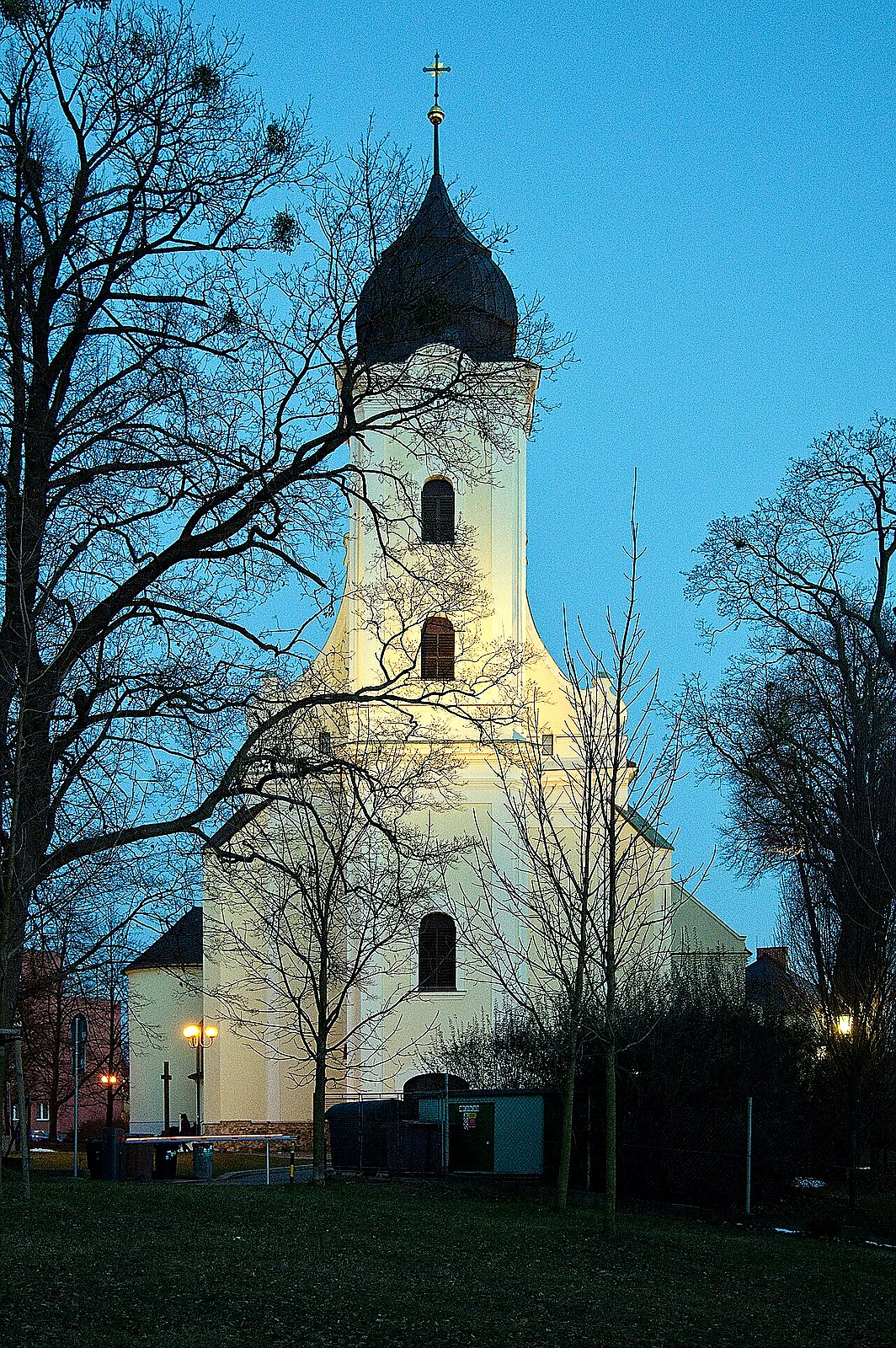 
<span>Kostel svatého Jana Křtitele (Hlučín)</span>
