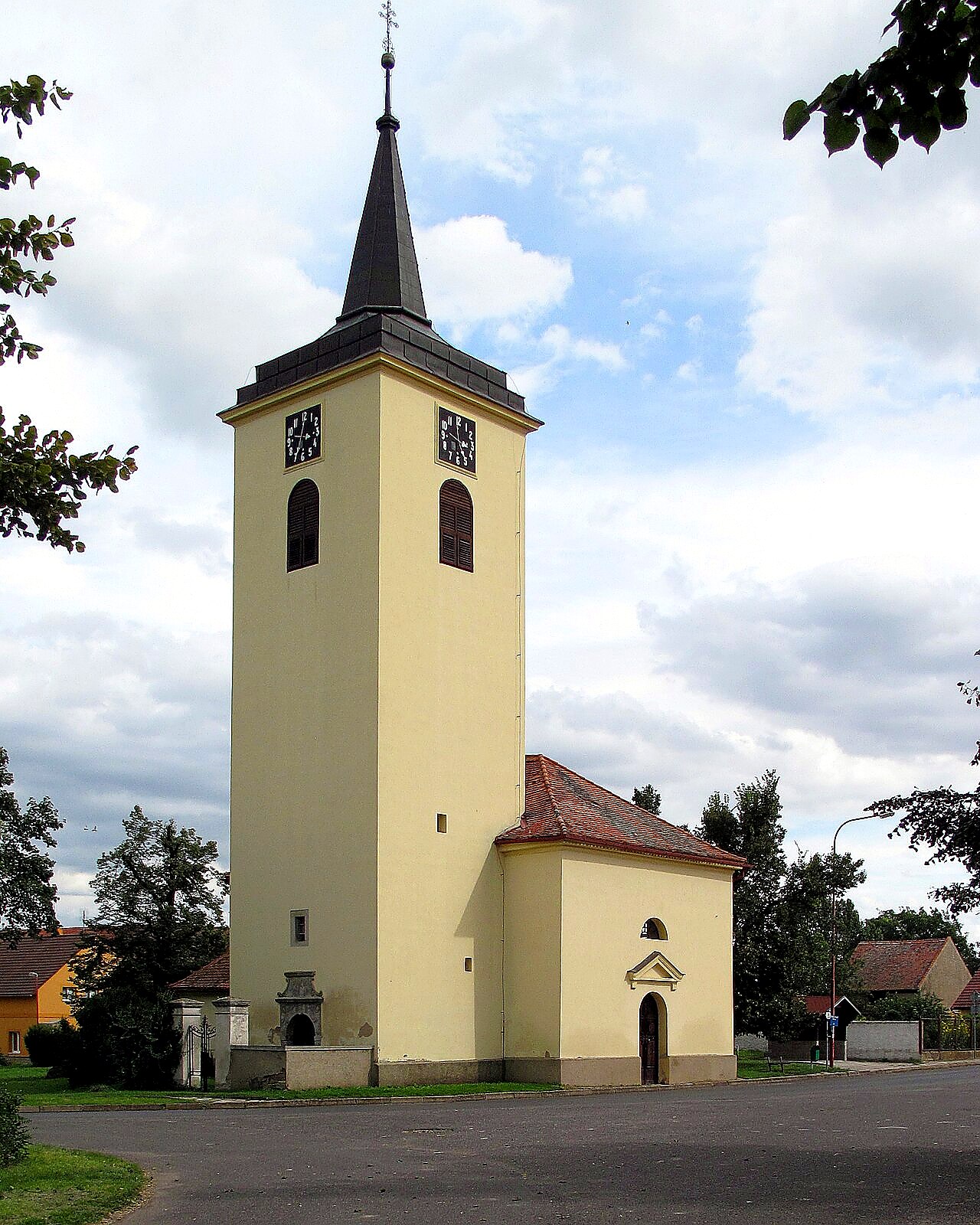 
<span>Kostel svatého Jana Nepomuckého (Slatina)</span>
